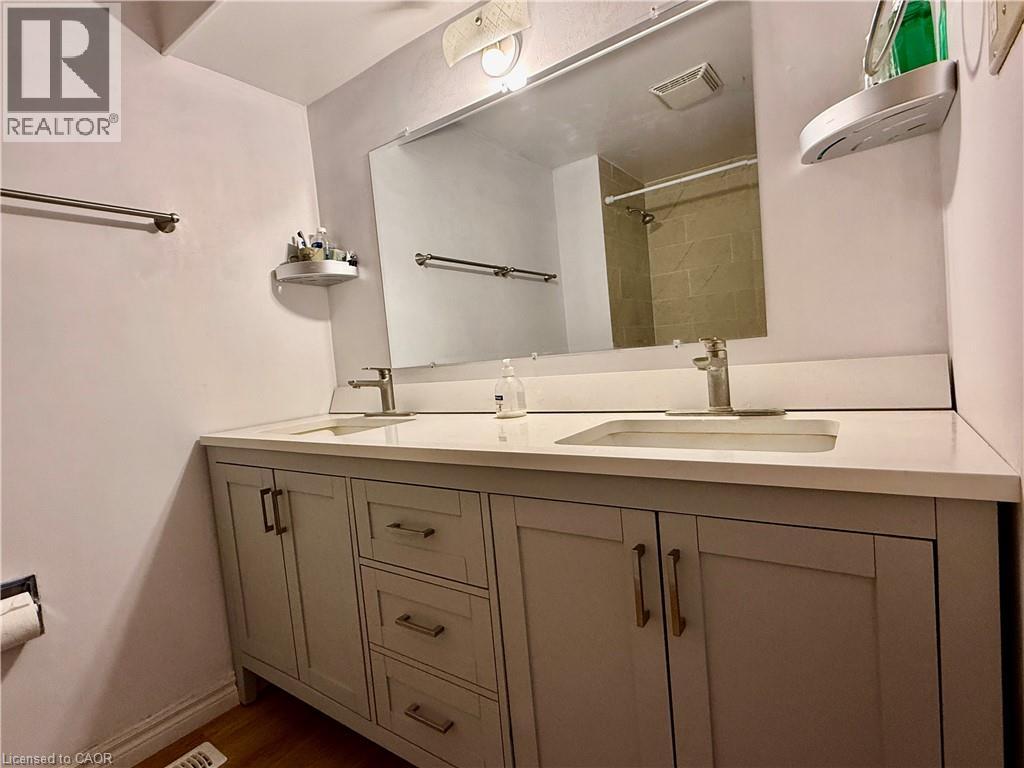 427 KEATS Way Unit# 2, Waterloo, Ontario, N2L5S7 — Photo 16