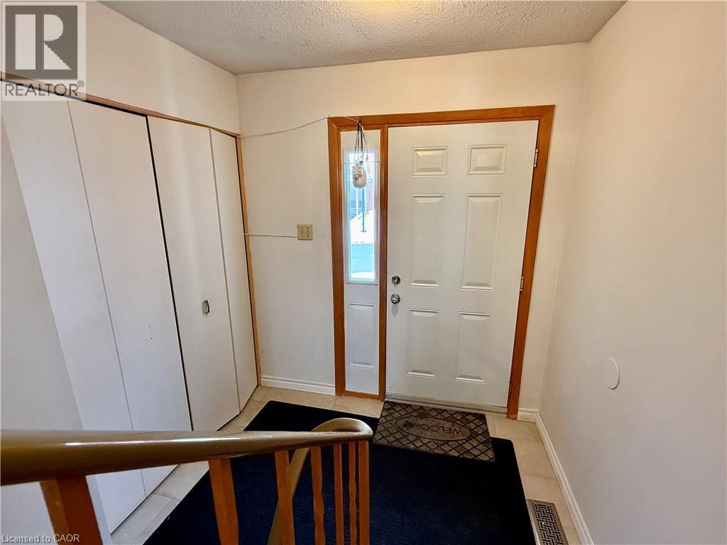 427 KEATS Way Unit# 2, Waterloo, Ontario, N2L5S7 — Photo 3