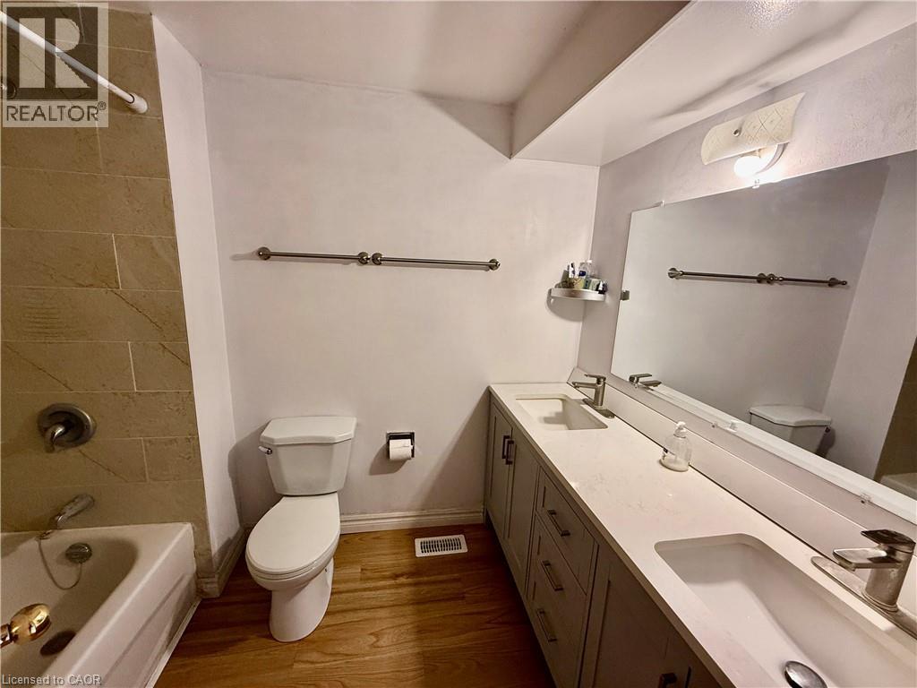 427 KEATS Way Unit# 2, Waterloo, Ontario, N2L5S7 — Photo 17