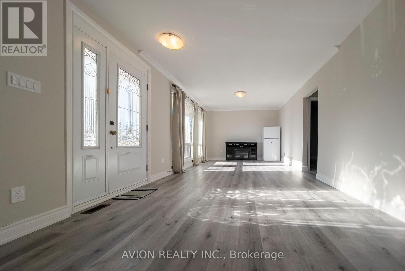 Listing photo of 443 FERNLEIGH CIRCLE N