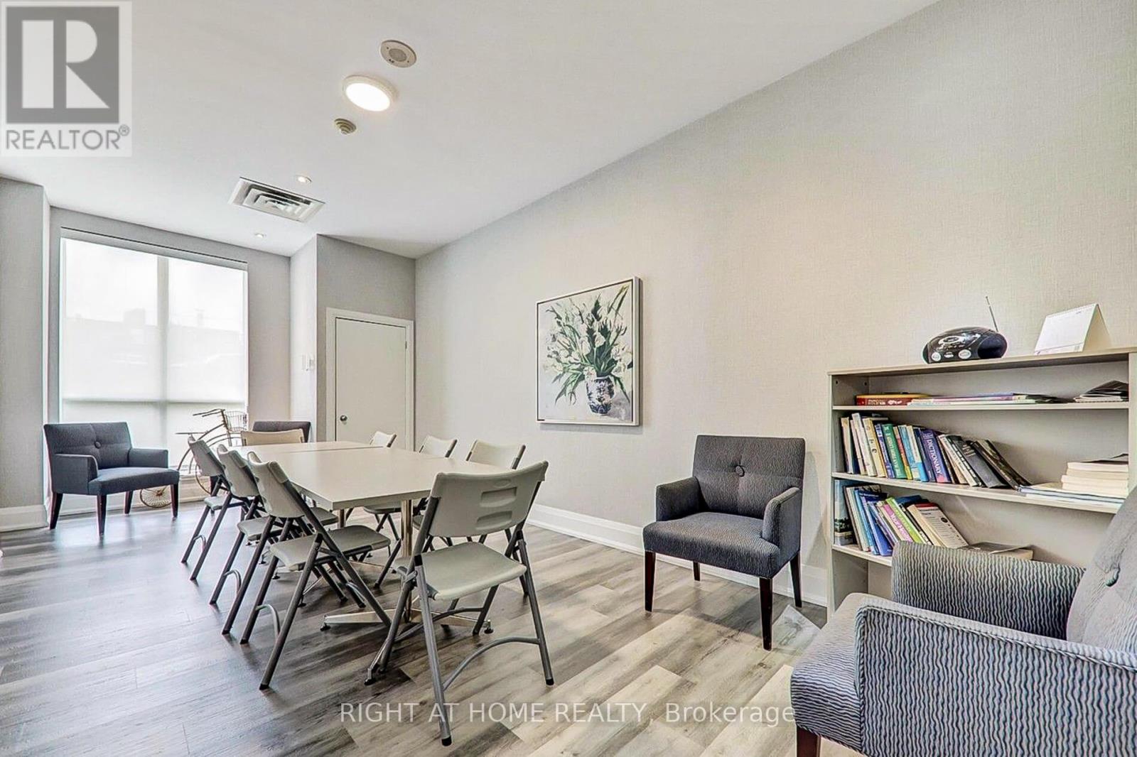 #202 2088 LAWRENCE AVENUE W - 33