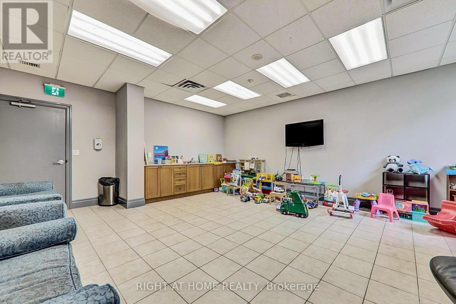 #202 2088 LAWRENCE AVENUE W - 35