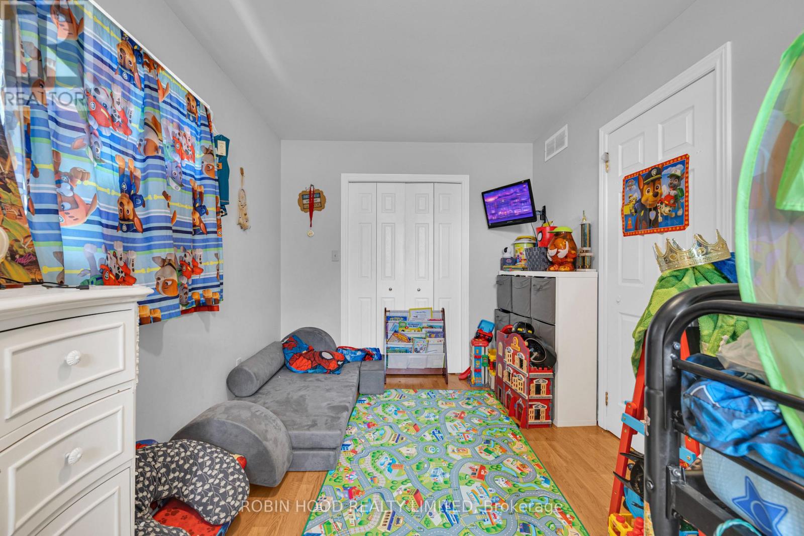 406 GLENGARRY AVENUE - 11