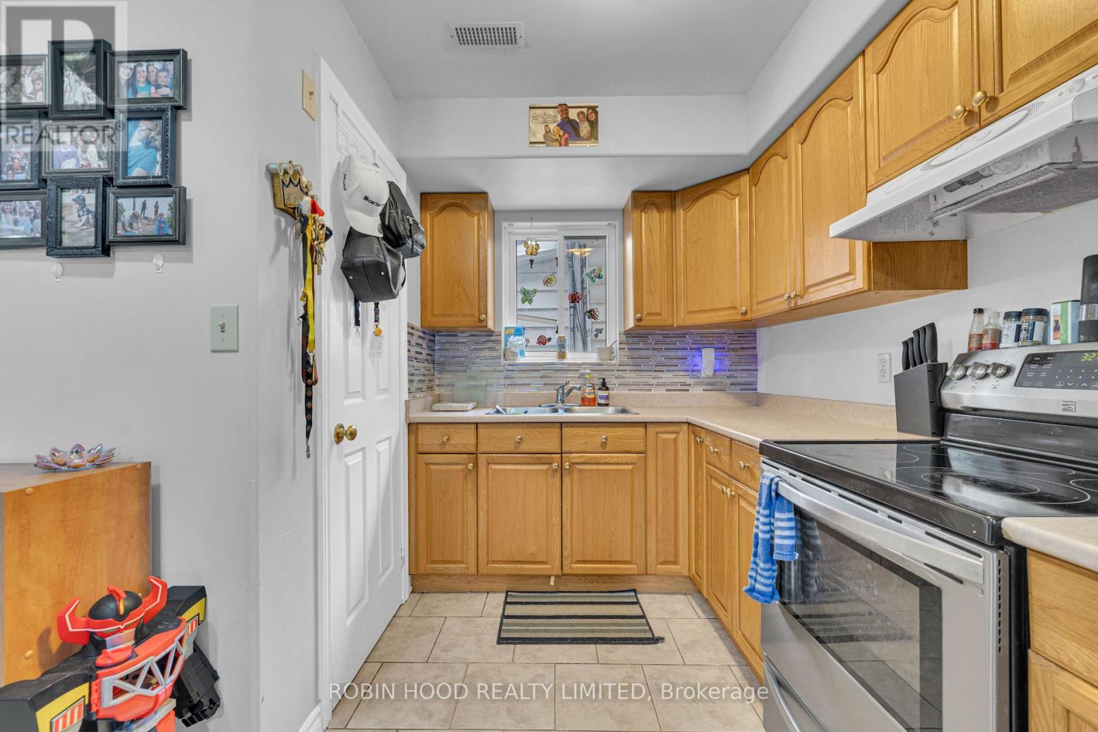 406 GLENGARRY AVENUE - 15