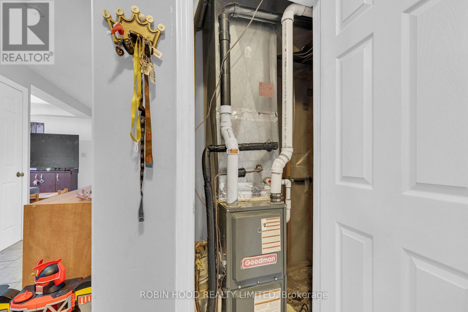 406 GLENGARRY AVENUE - 16