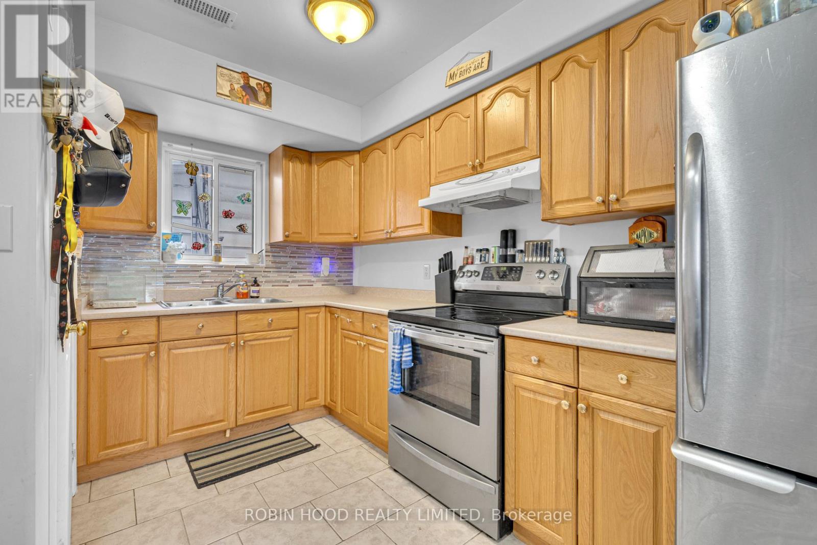 406 GLENGARRY AVENUE - 18