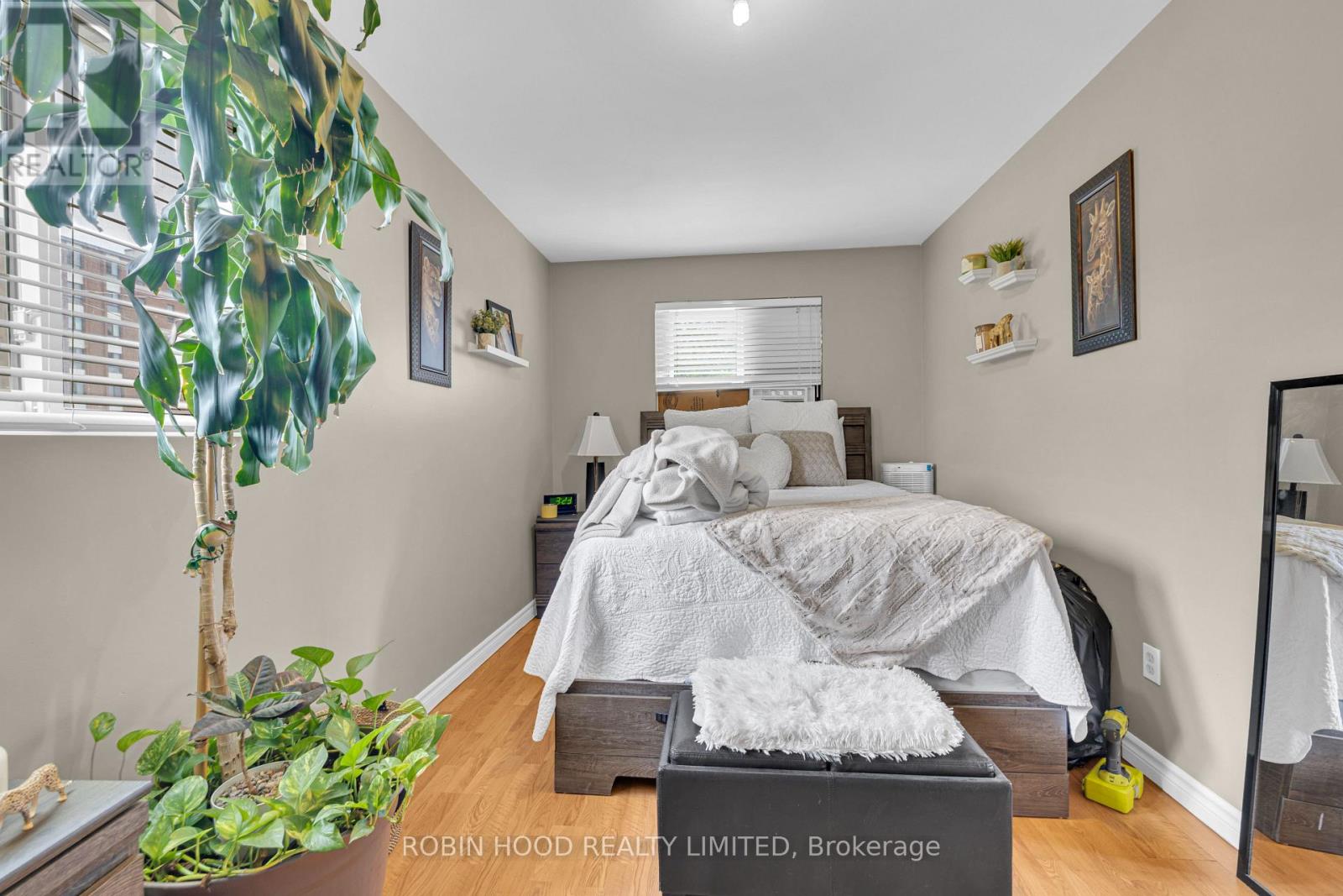 406 GLENGARRY AVENUE - 28