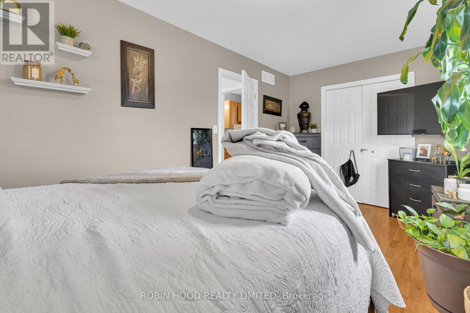 406 GLENGARRY AVENUE - 29