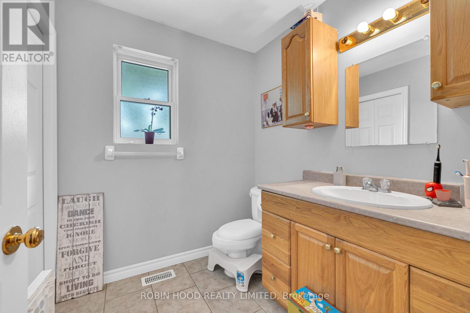 406 GLENGARRY AVENUE - 8