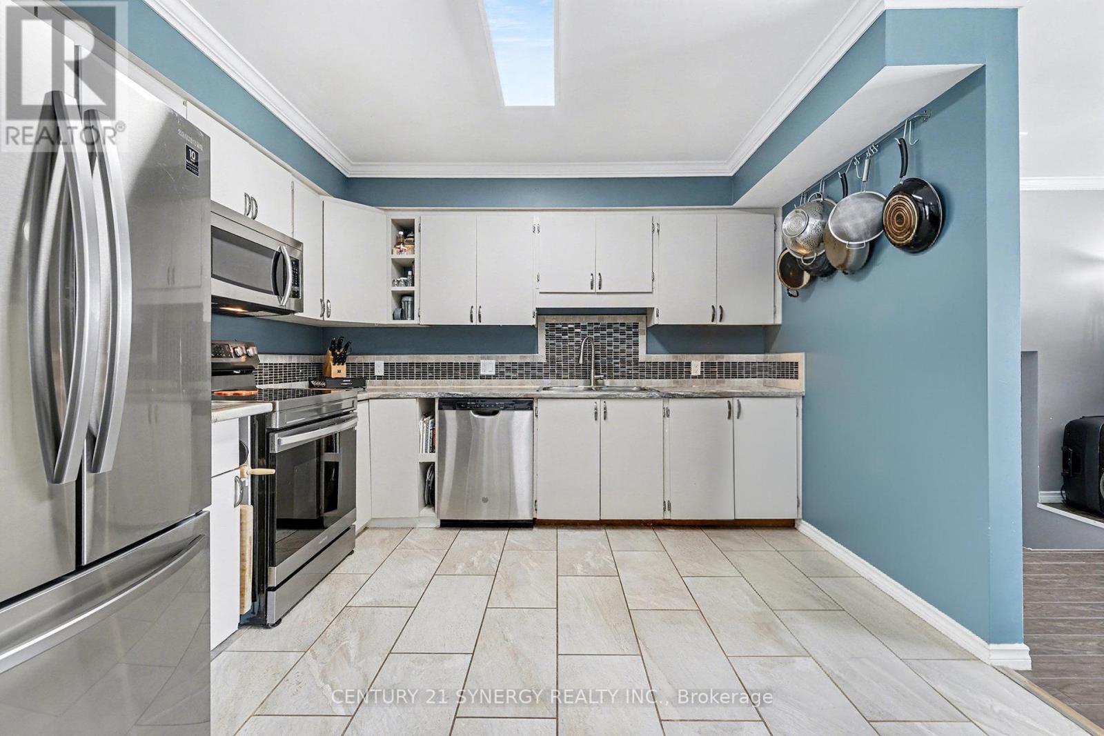 1350 LINDEN CRESCENT - 13