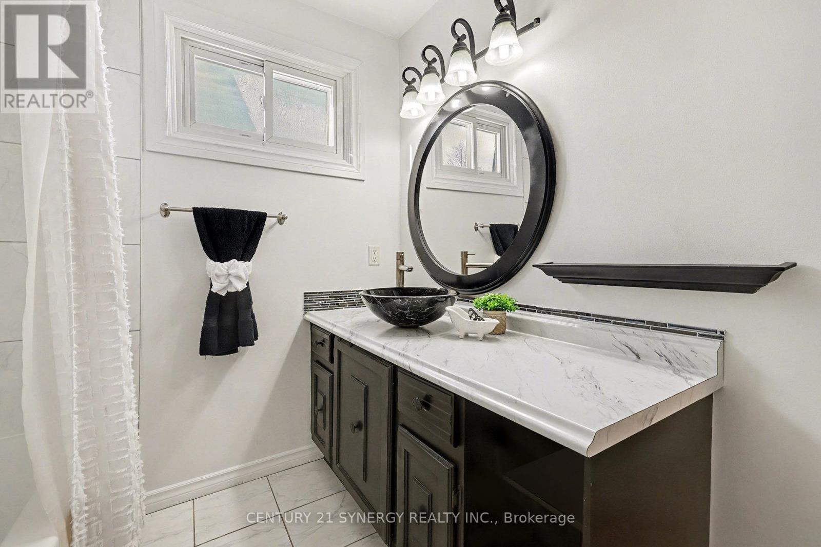 1350 LINDEN CRESCENT - 19