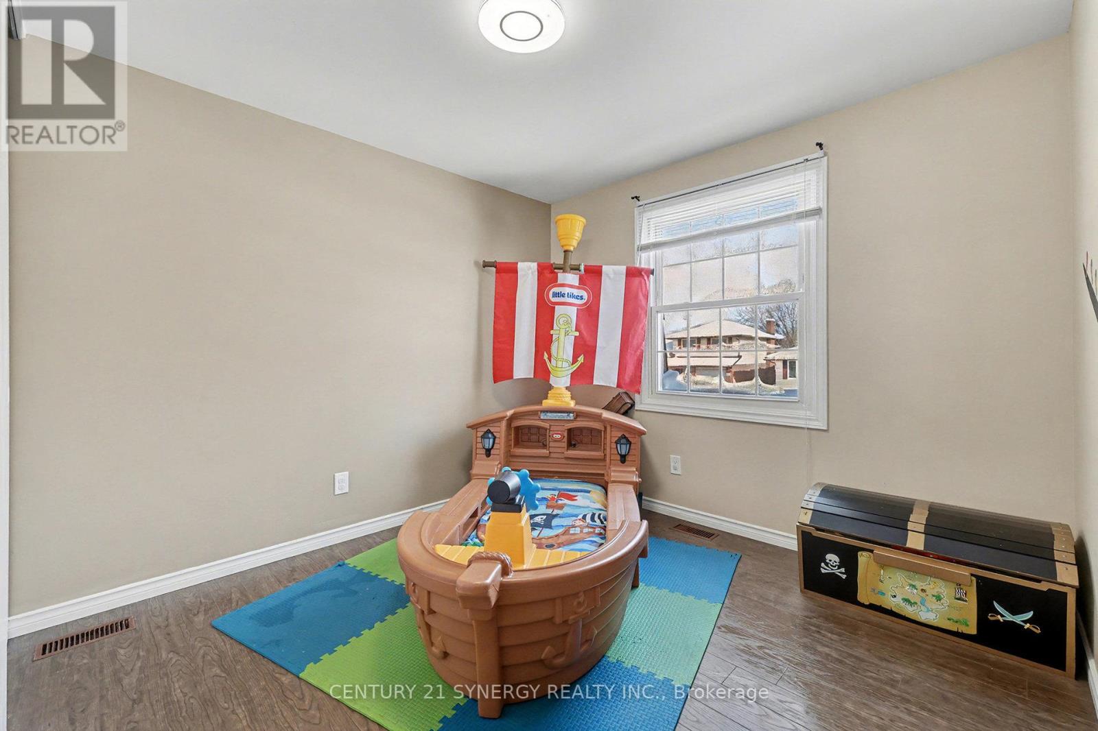 1350 LINDEN CRESCENT - 21