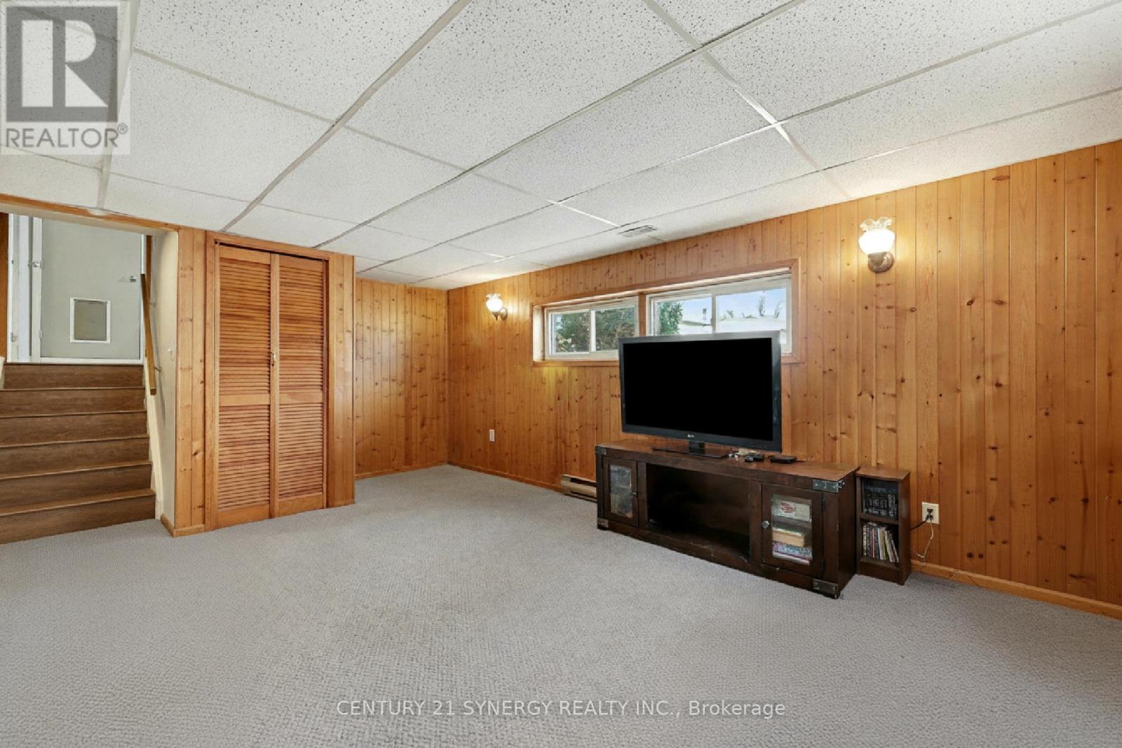 1350 LINDEN CRESCENT - 23