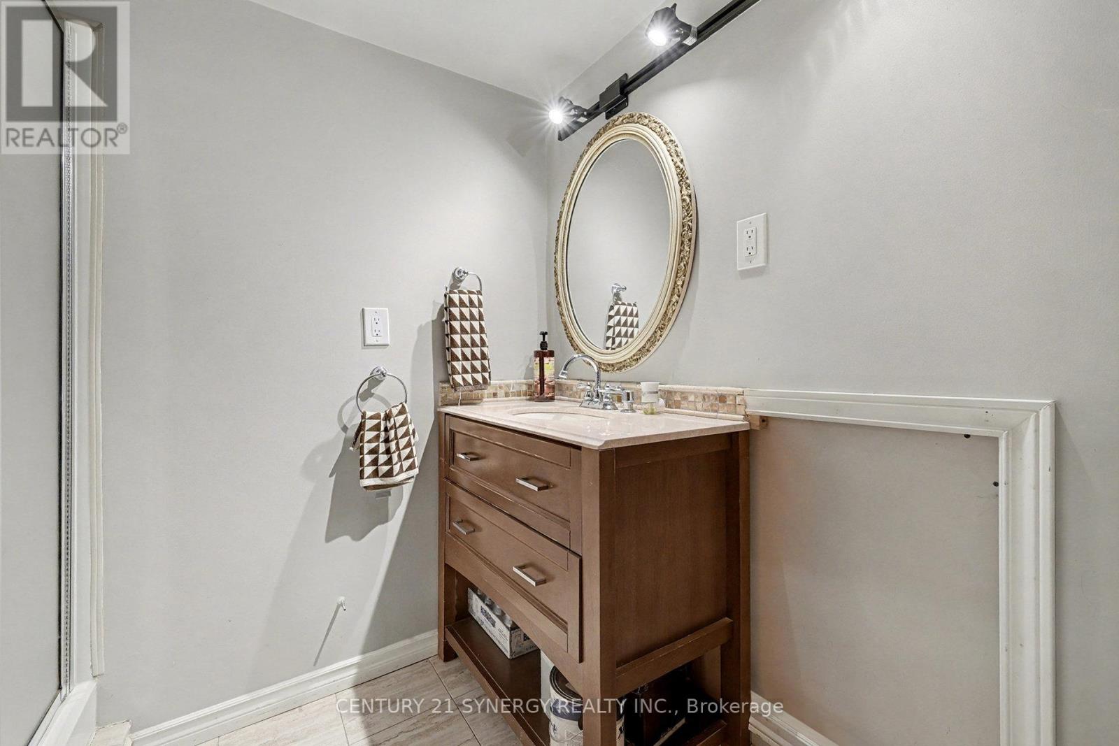 1350 LINDEN CRESCENT - 26