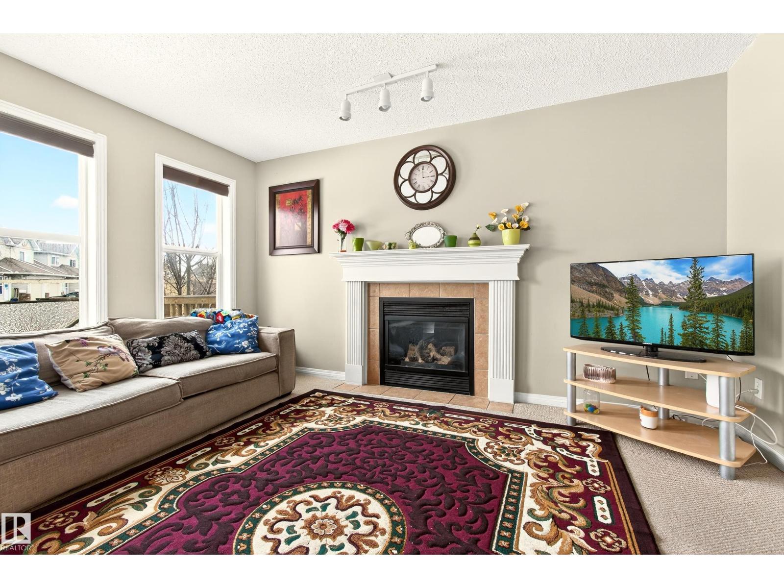8922 5av SW - 5