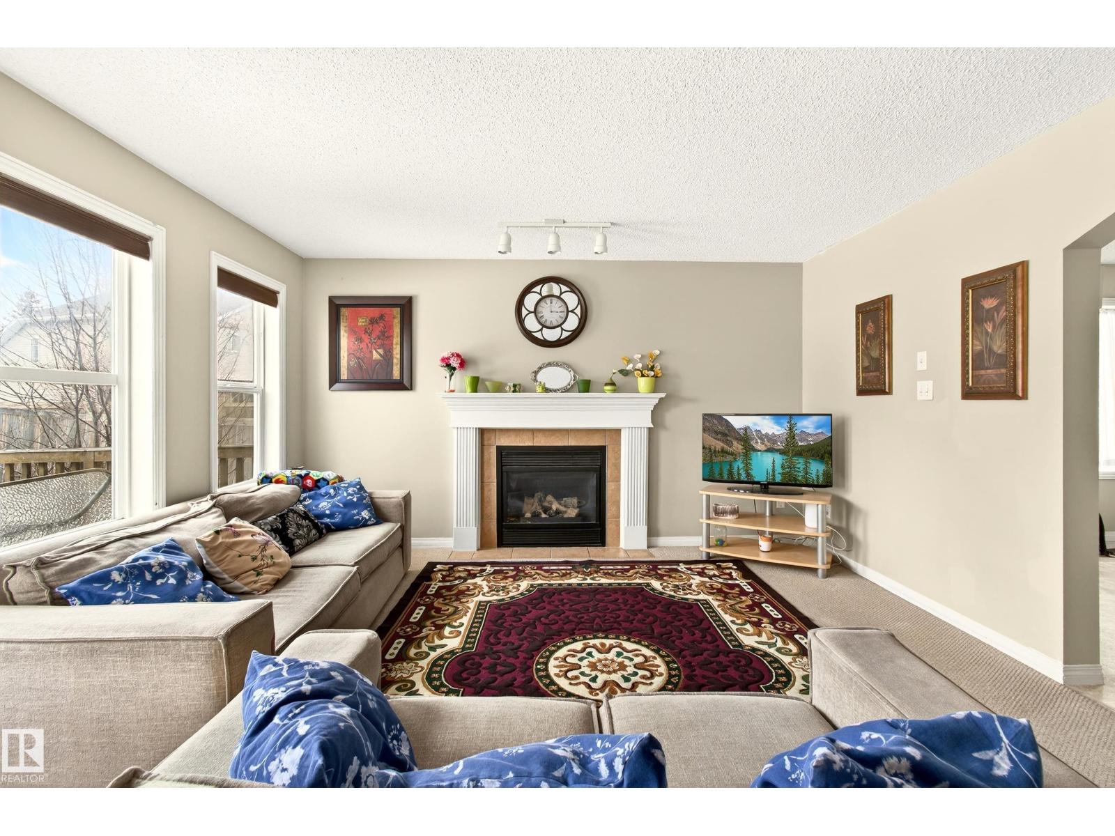 8922 5av SW - 6