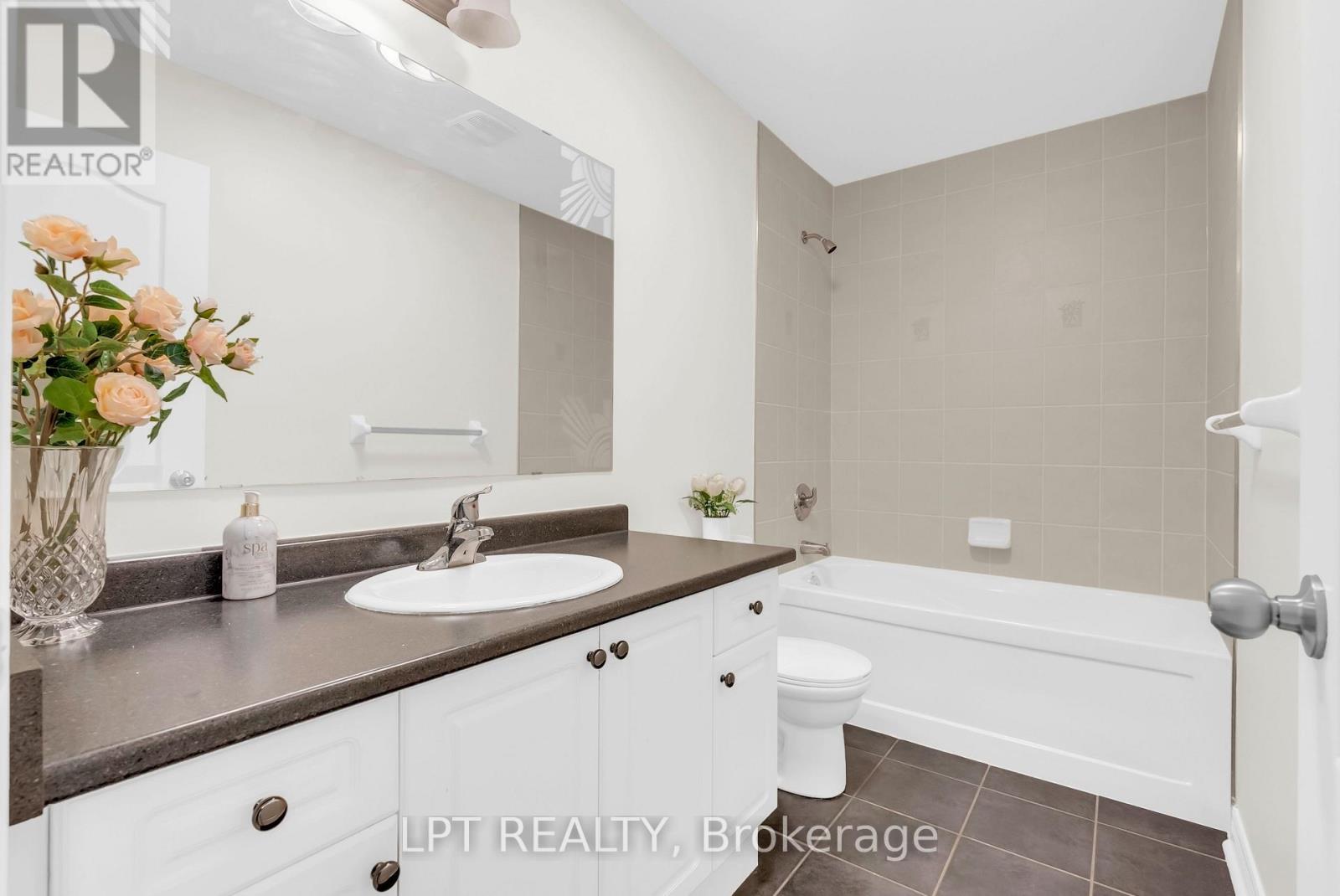 #4 3215 THOMAS STREET - 11