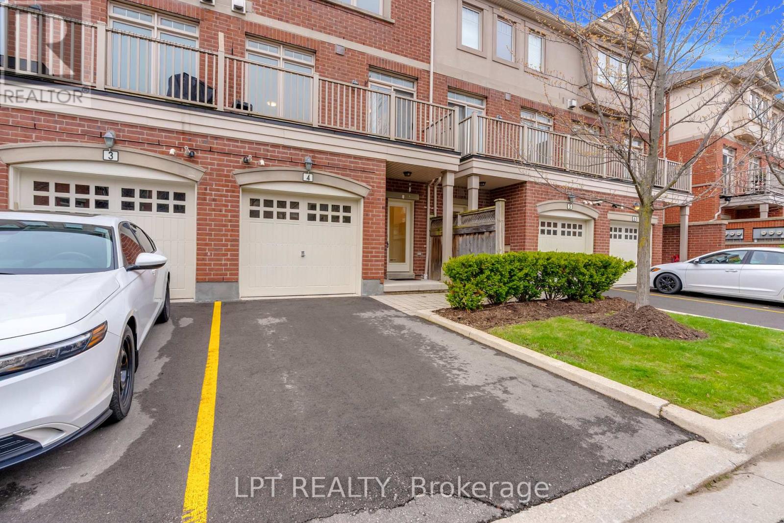 #4 3215 THOMAS STREET - 3