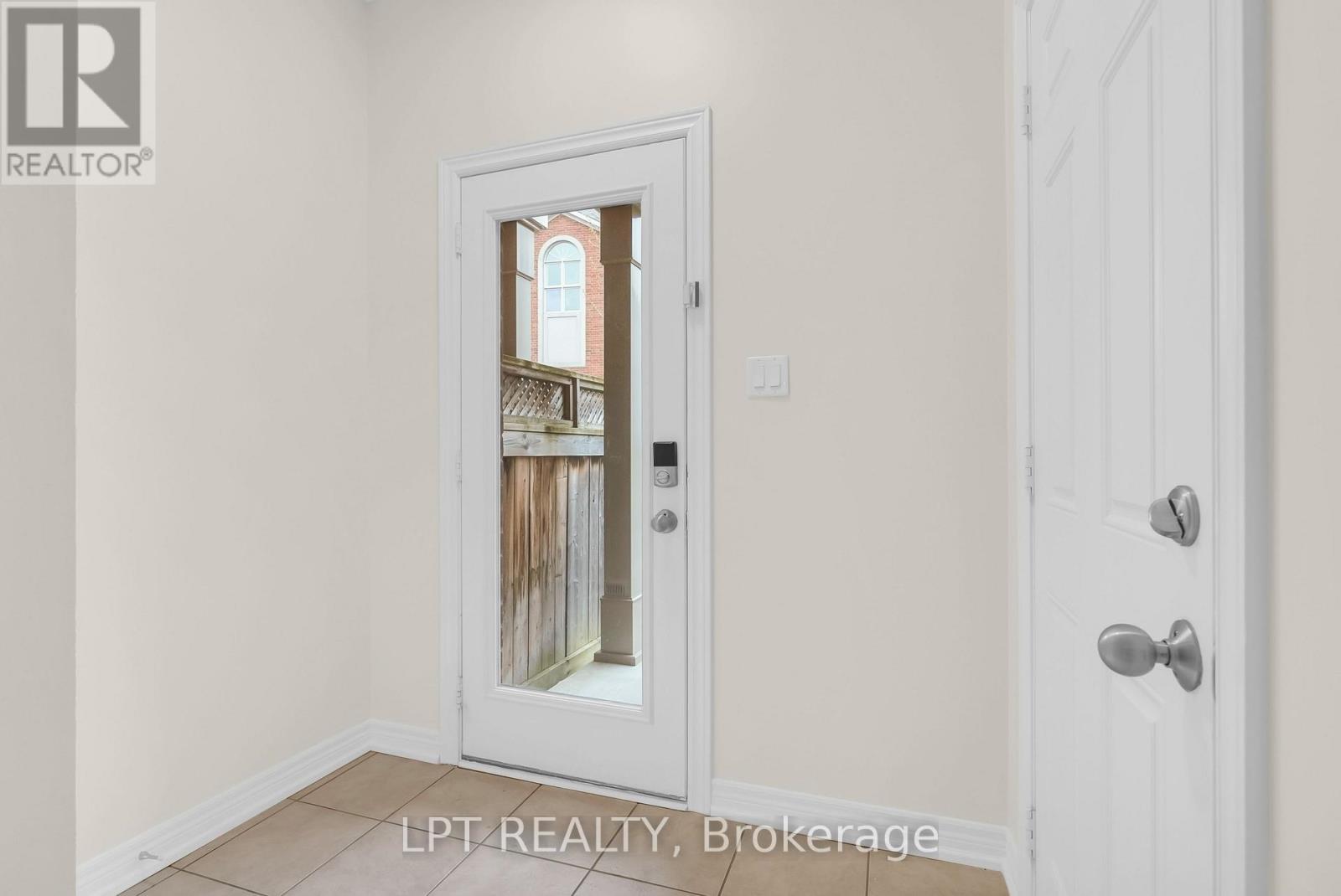 #4 3215 THOMAS STREET - 5