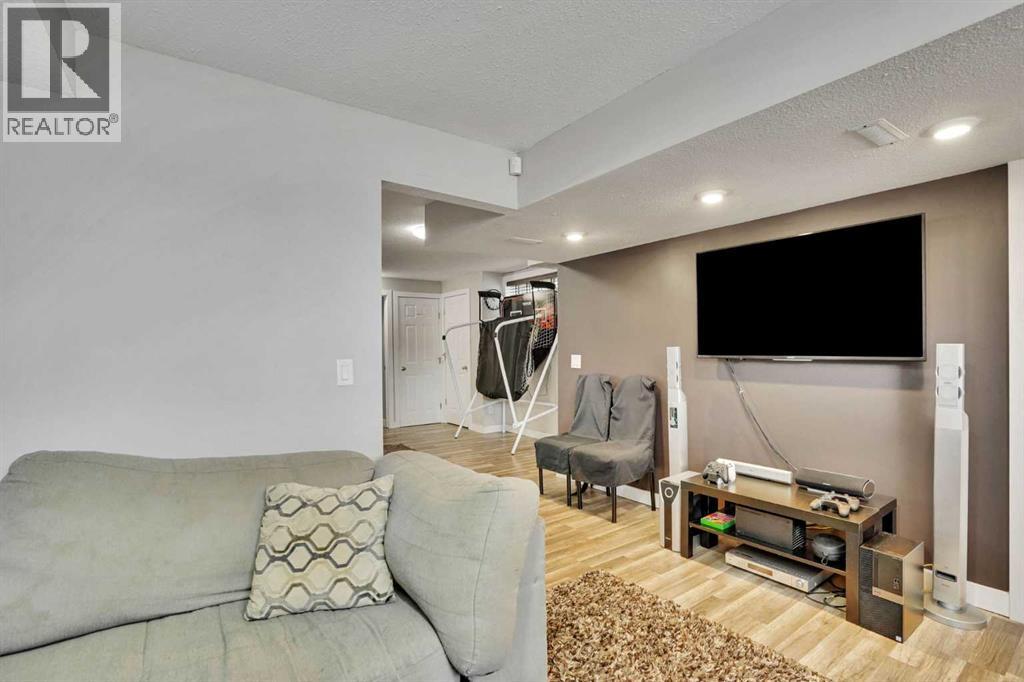 4 Martin crossing Bay NE — photo 34