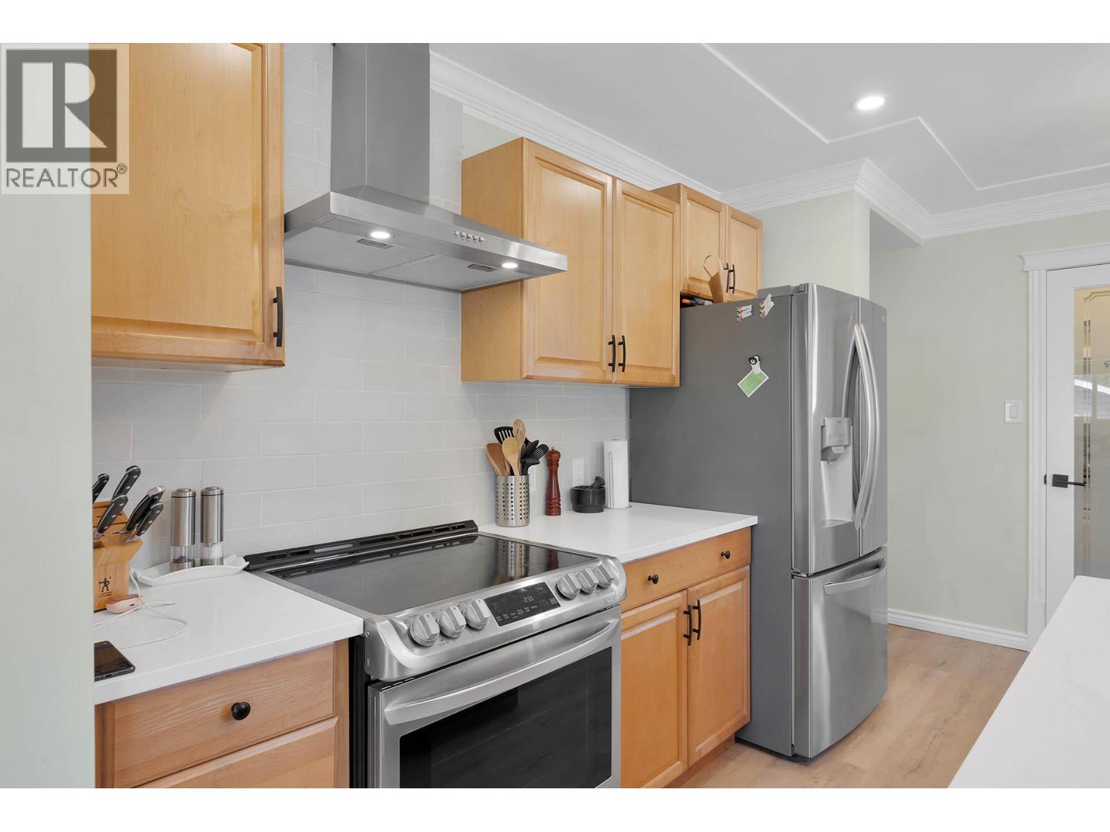 2436 YOUNG Avenue - 12