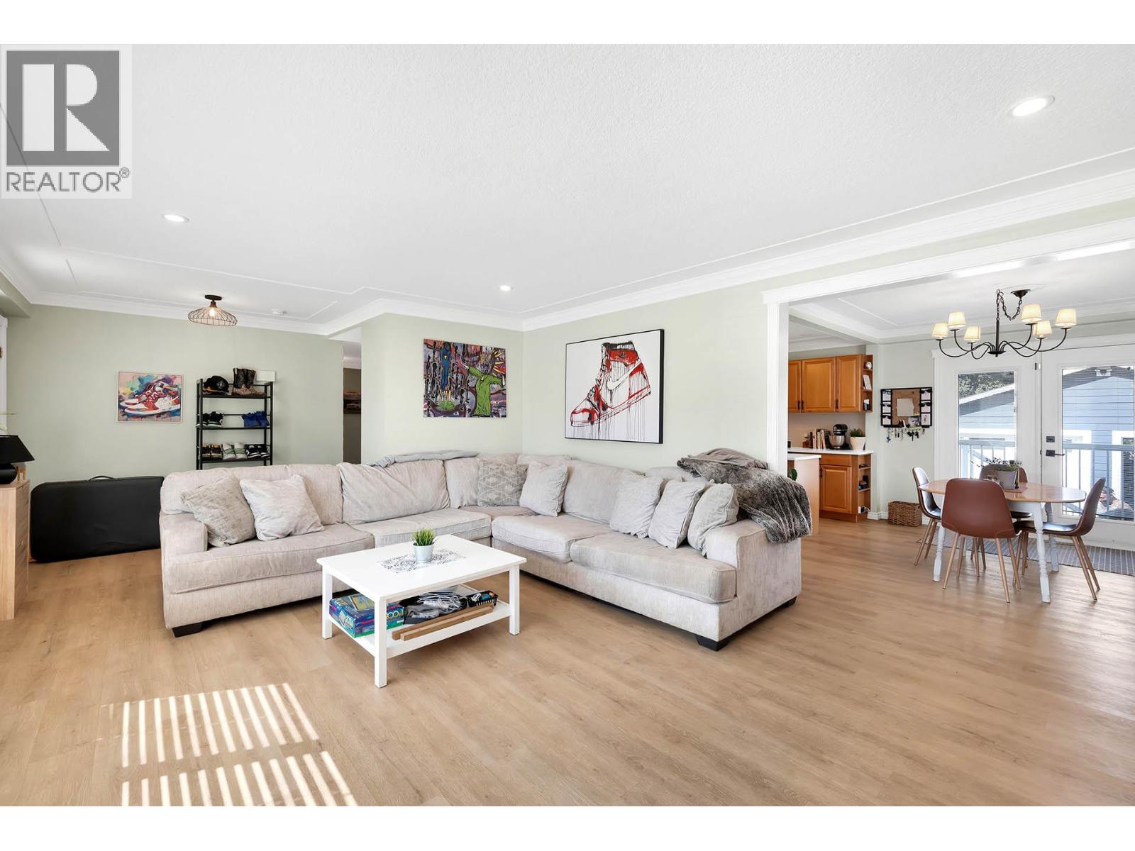 2436 YOUNG Avenue - 5