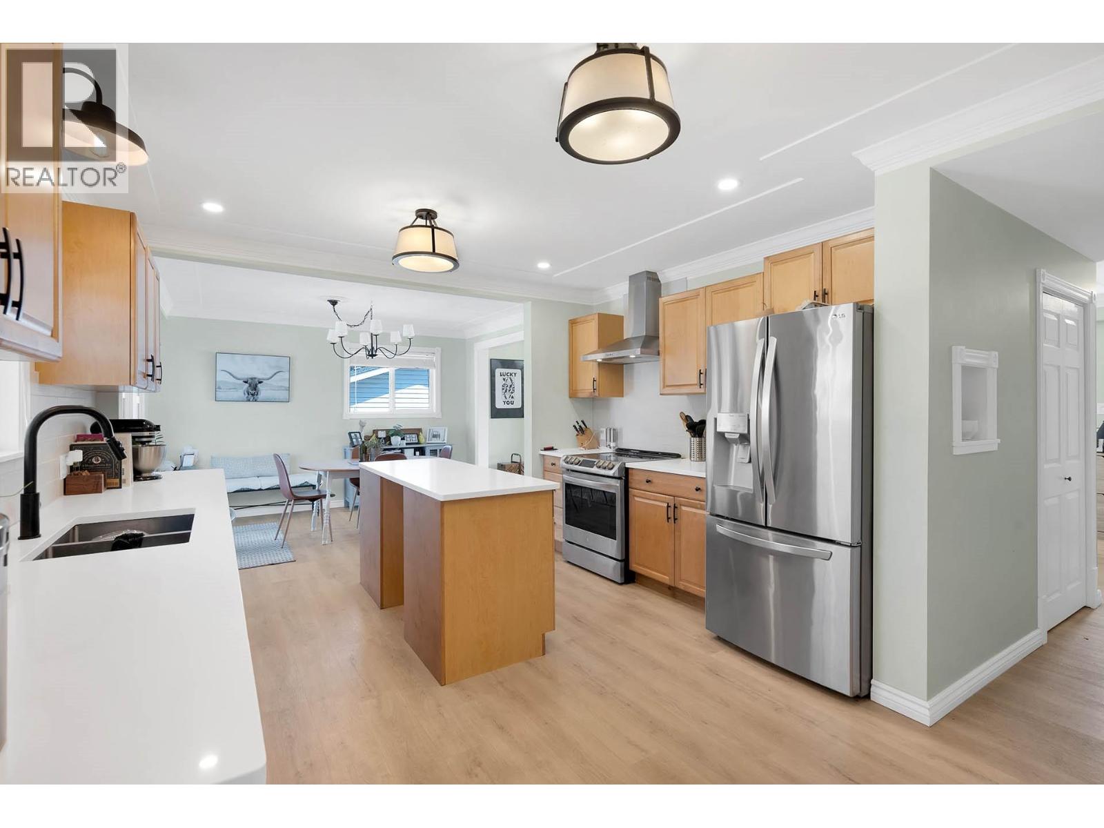 2436 YOUNG Avenue - 14