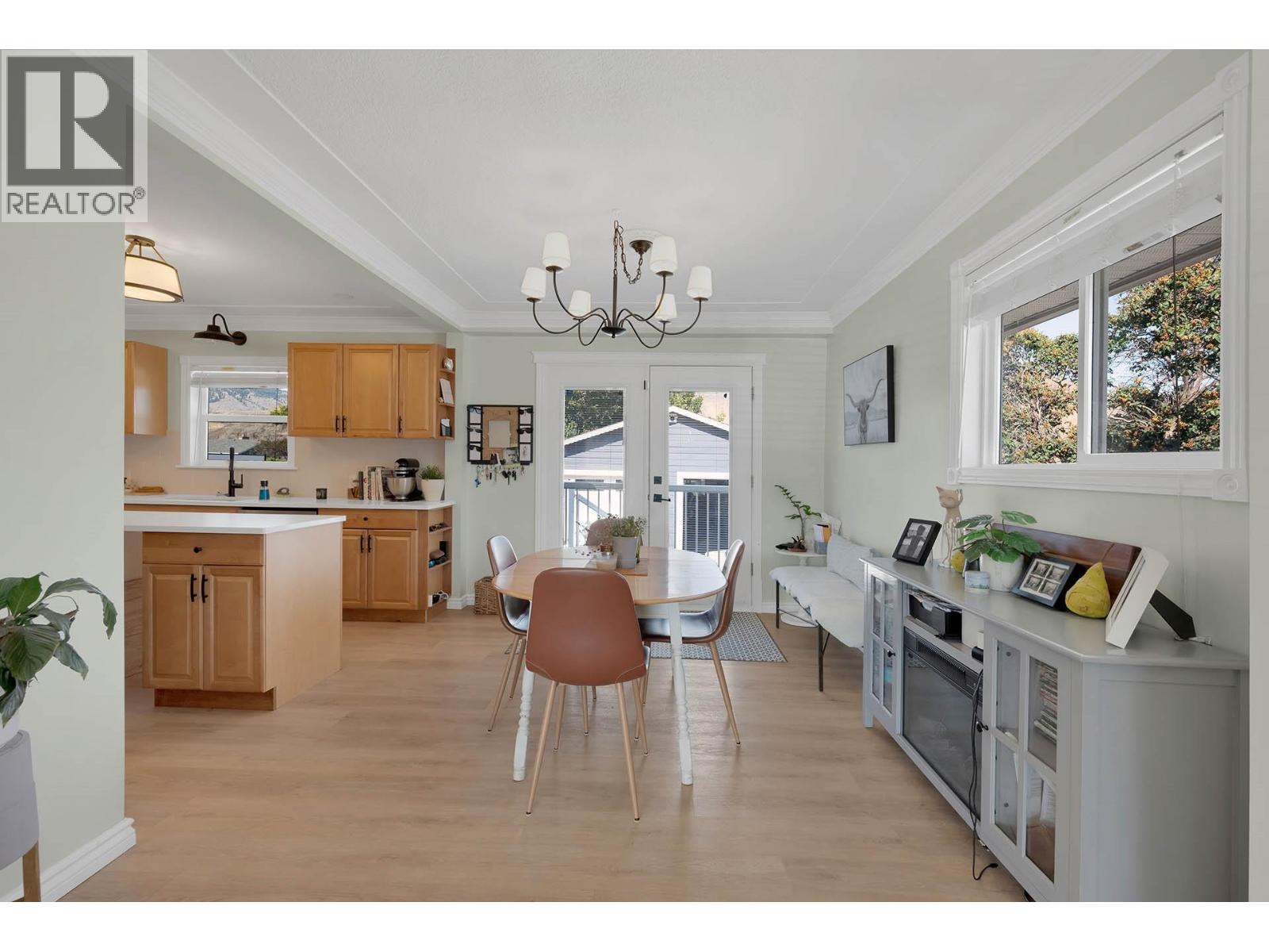 2436 YOUNG Avenue - 9