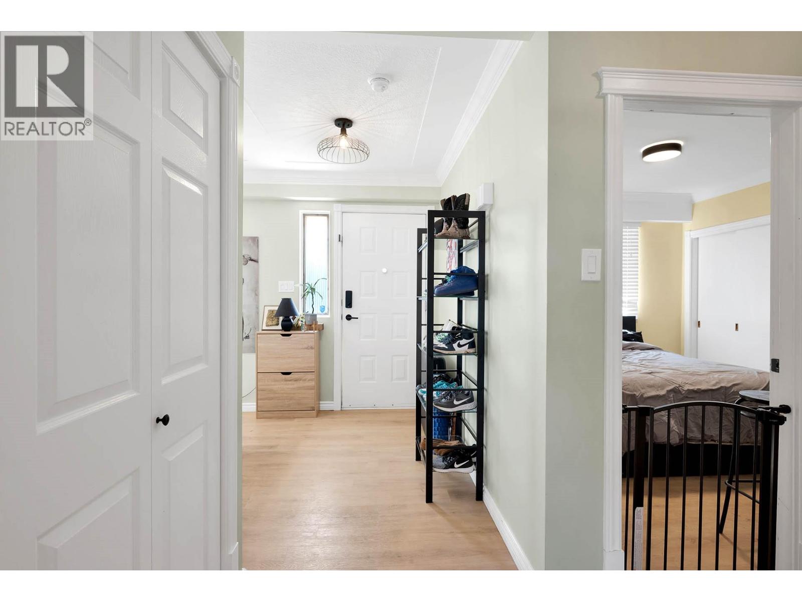 2436 YOUNG Avenue - 2