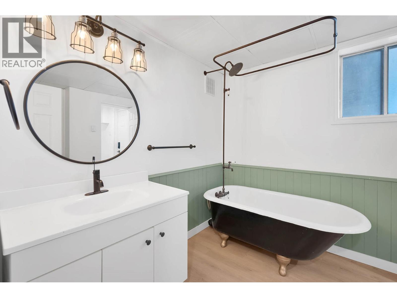 2436 YOUNG Avenue - 38