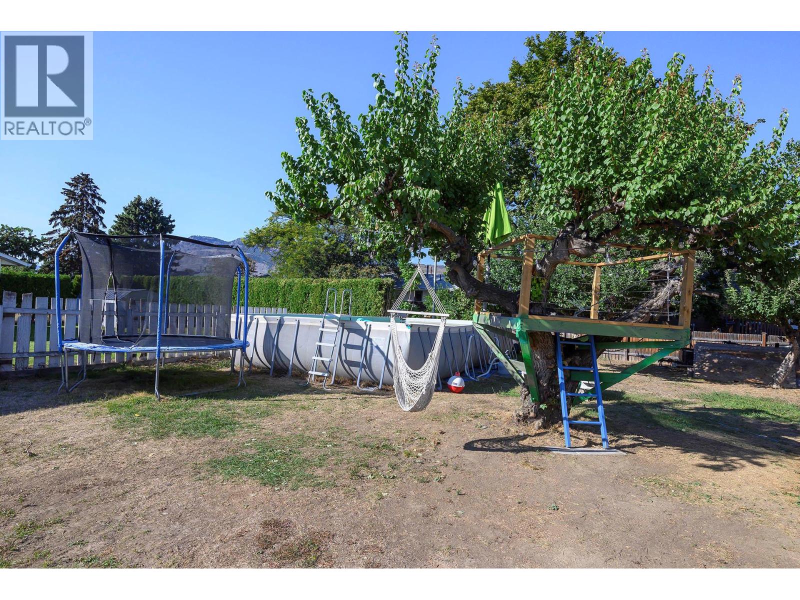 2436 YOUNG Avenue - 52
