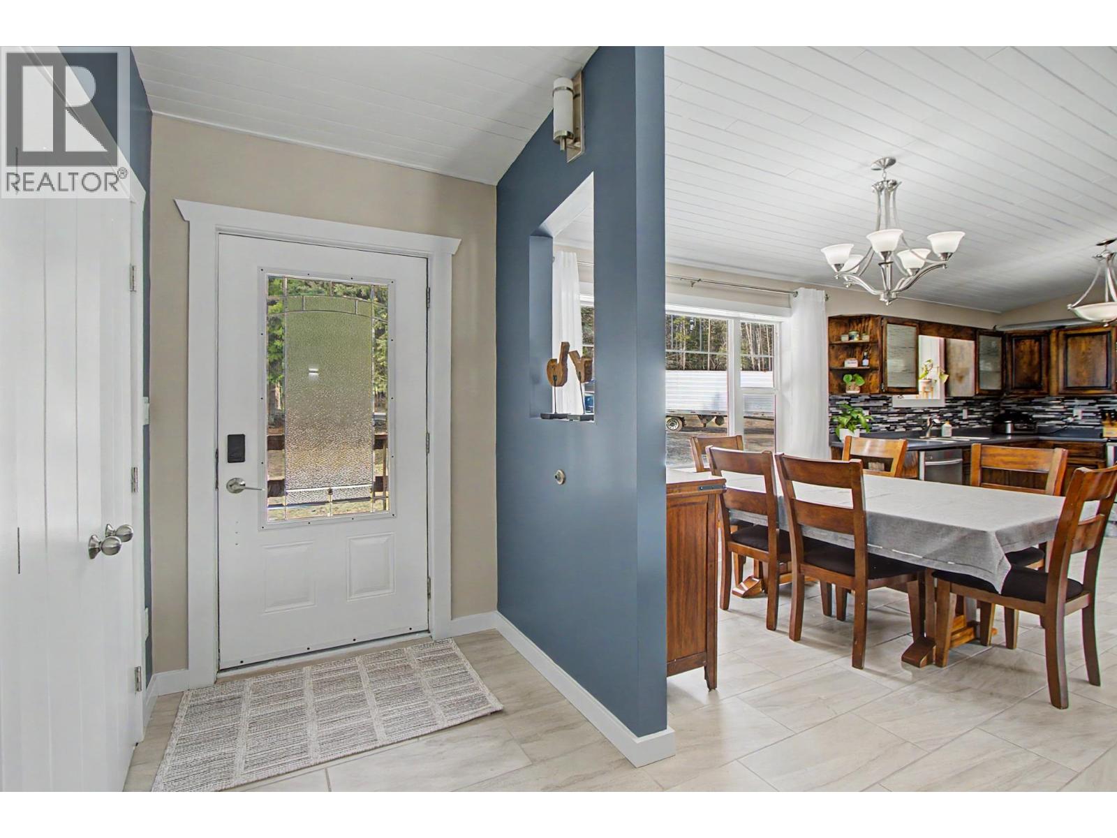 Dining room of 11320 PILOT MOUNTAIN ROAD · Prince George, BC