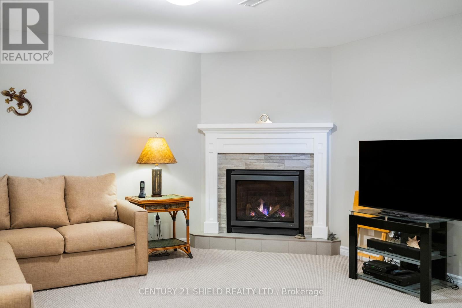 292 EAST RIDGE DRIVE - 32