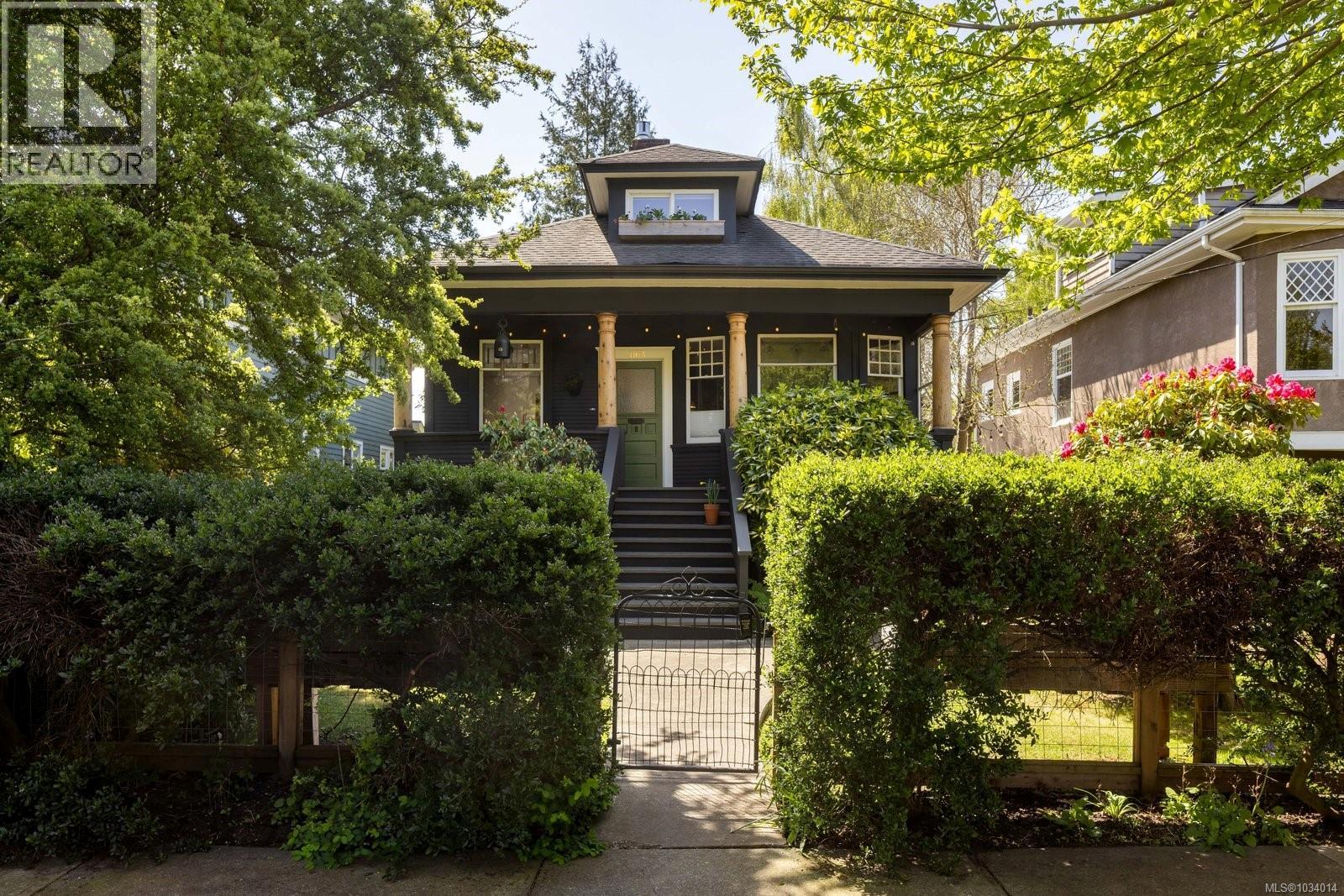  1163 Chapman Street, Victoria