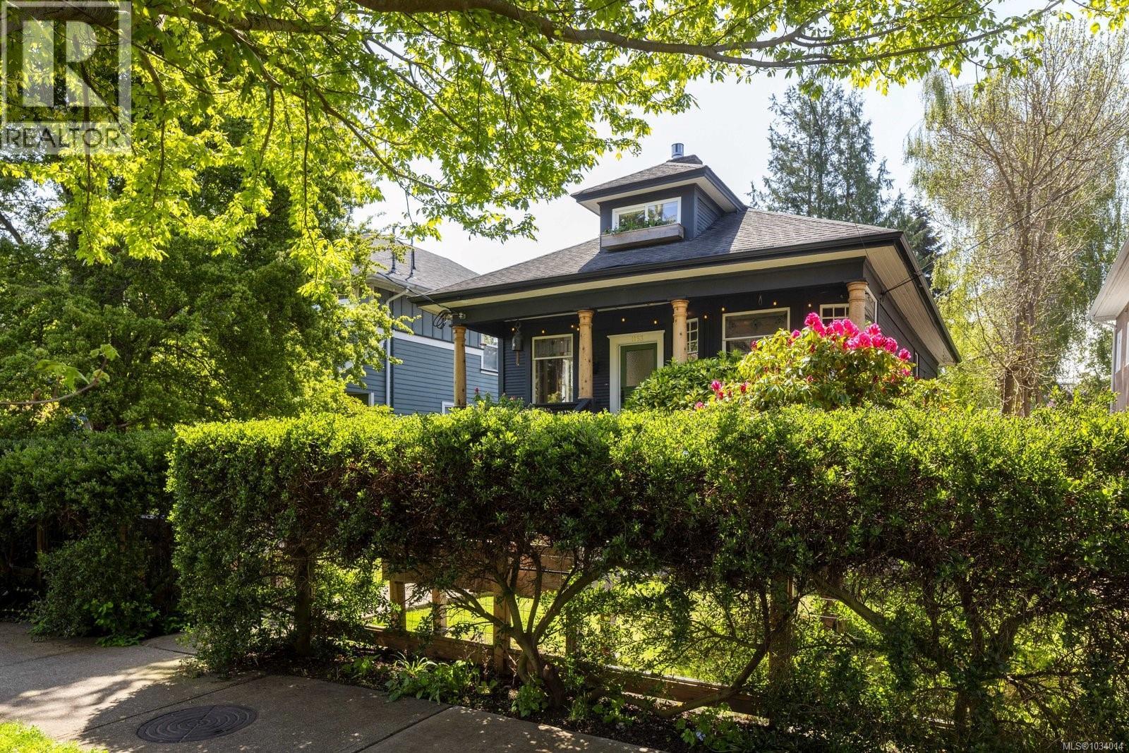 1163 Chapman Street, Victoria