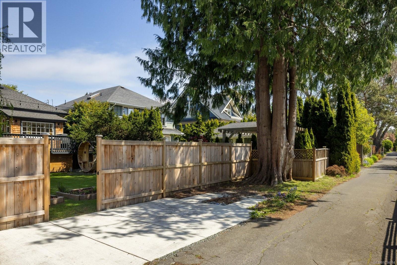  1163 Chapman Street, Victoria