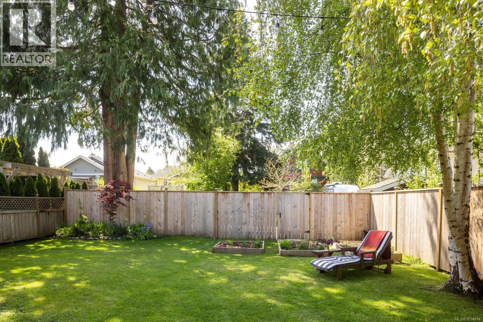 1163 Chapman Street, Victoria