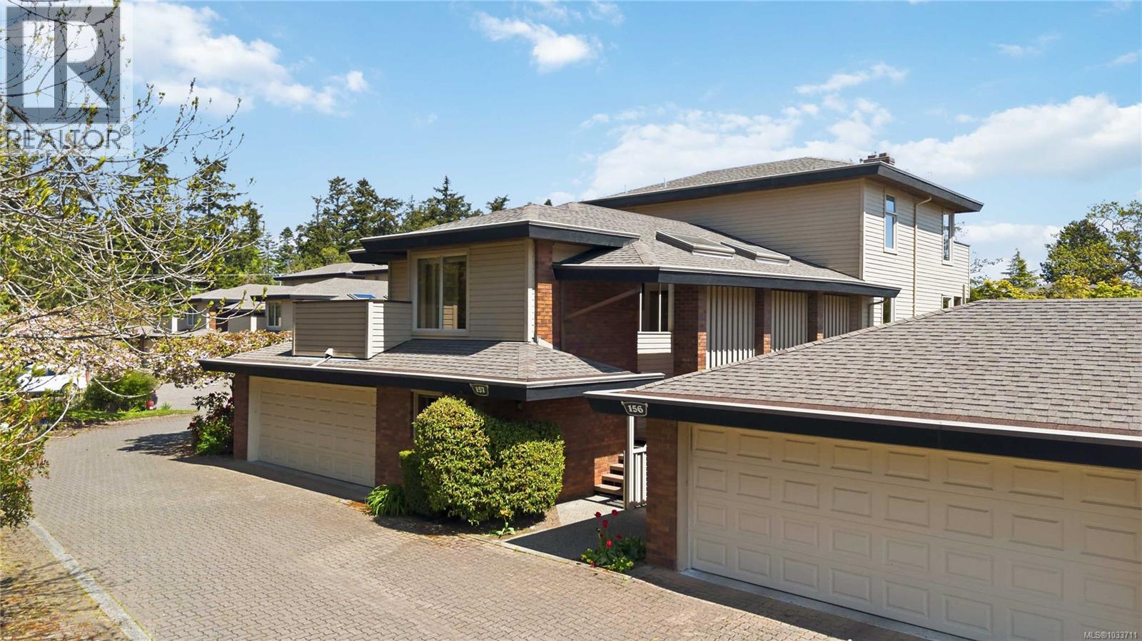 157 2345 Cedar Hill Cross Road, Oak Bay