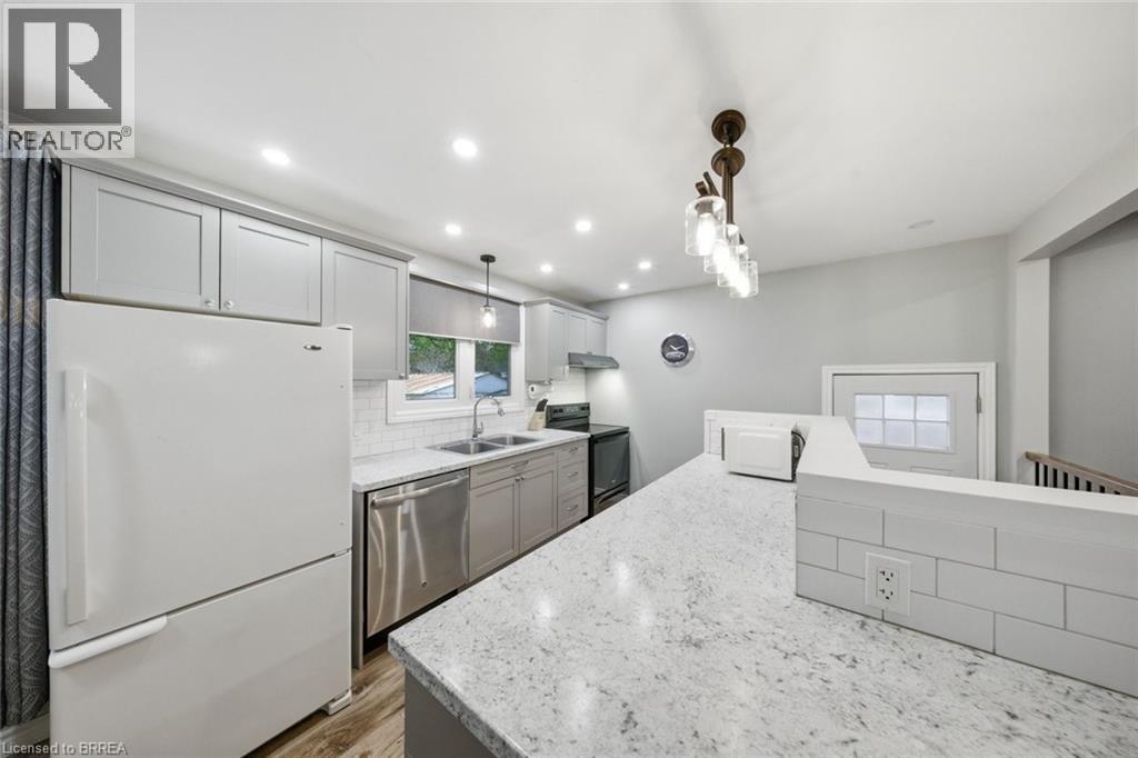 13 MACKAY Avenue - 14
