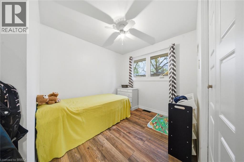 13 MACKAY Avenue - 16