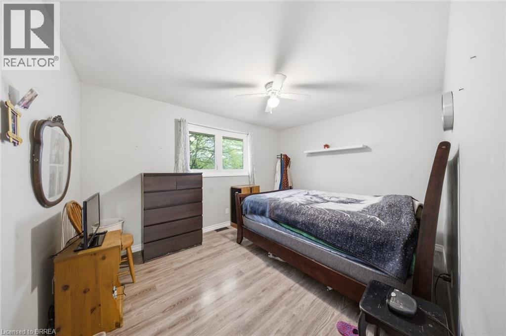 13 MACKAY Avenue - 18