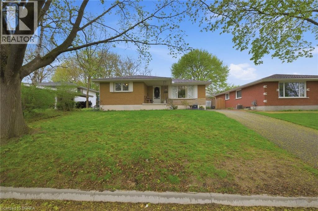 13 MACKAY Avenue - 2