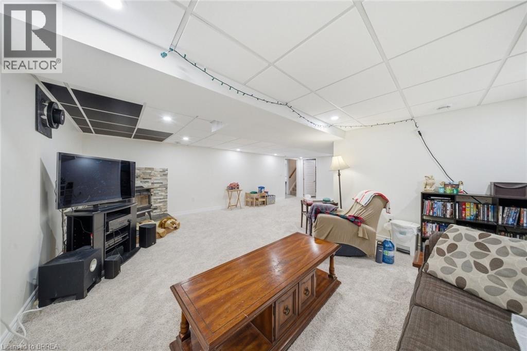 13 MACKAY Avenue - 22