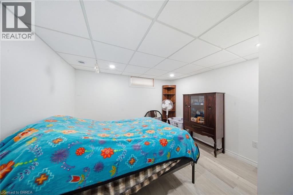 13 MACKAY Avenue - 25