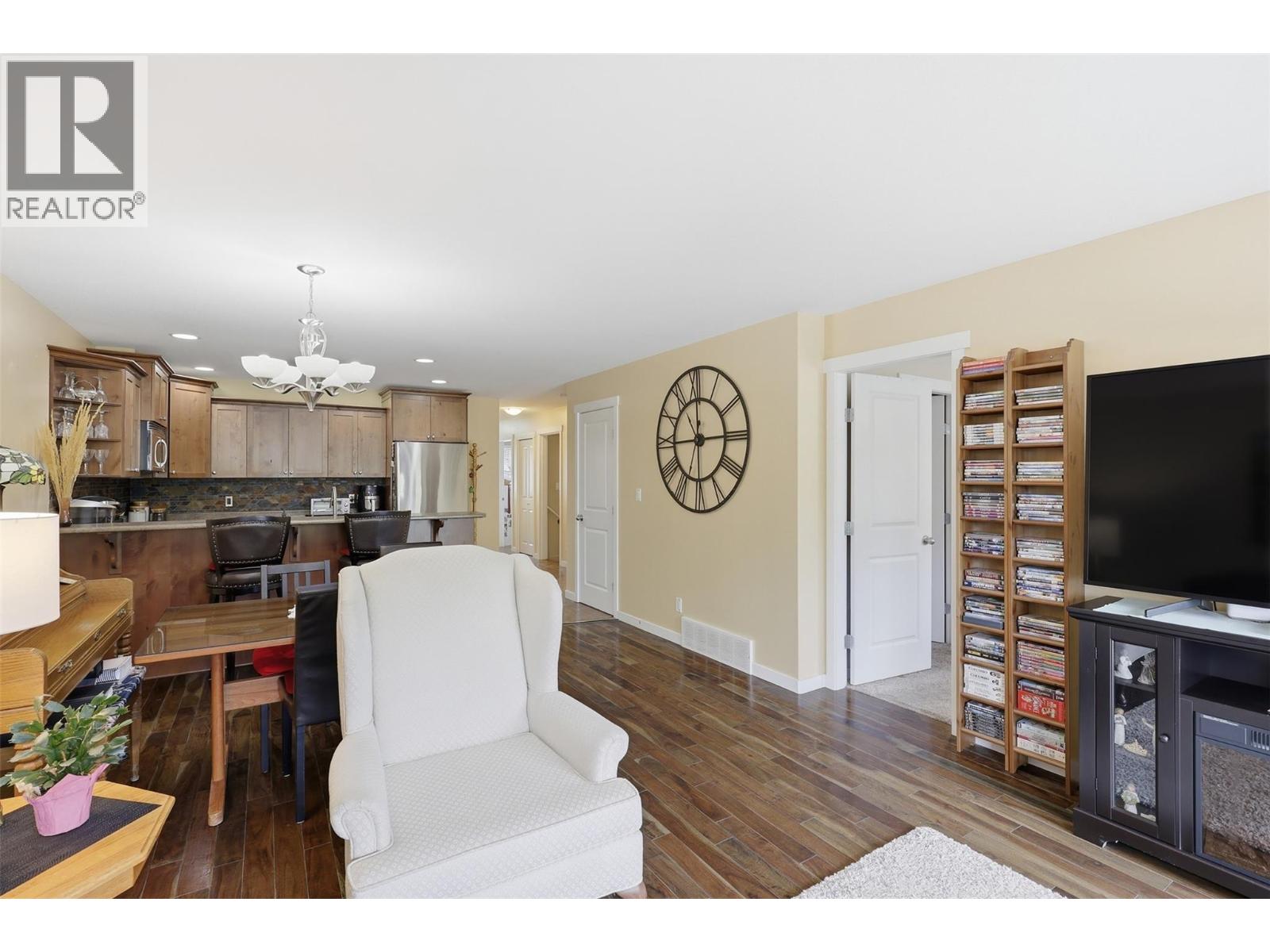 #5 930 Stagecoach Drive - 5