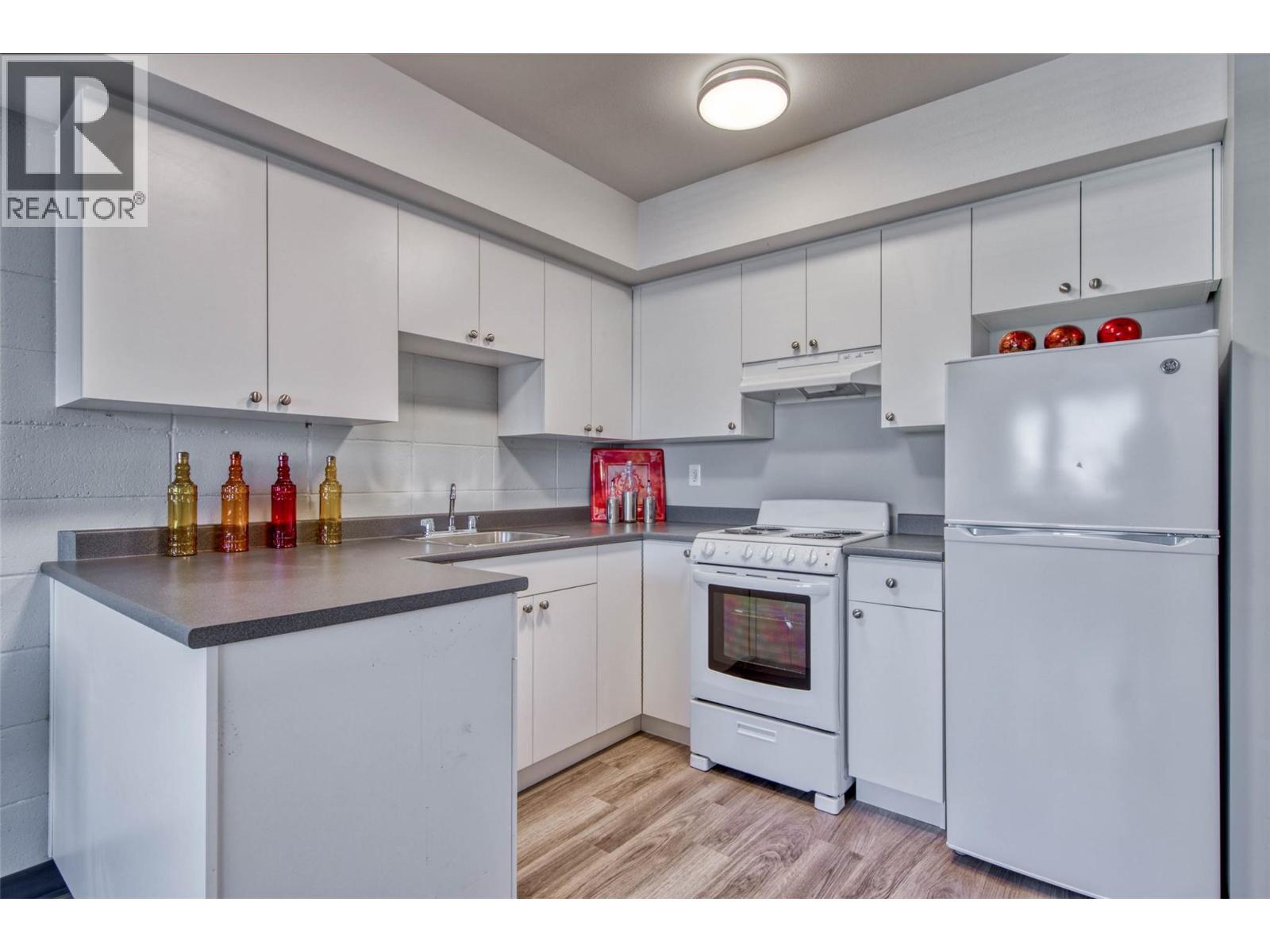 975 Tranquille Road - 3