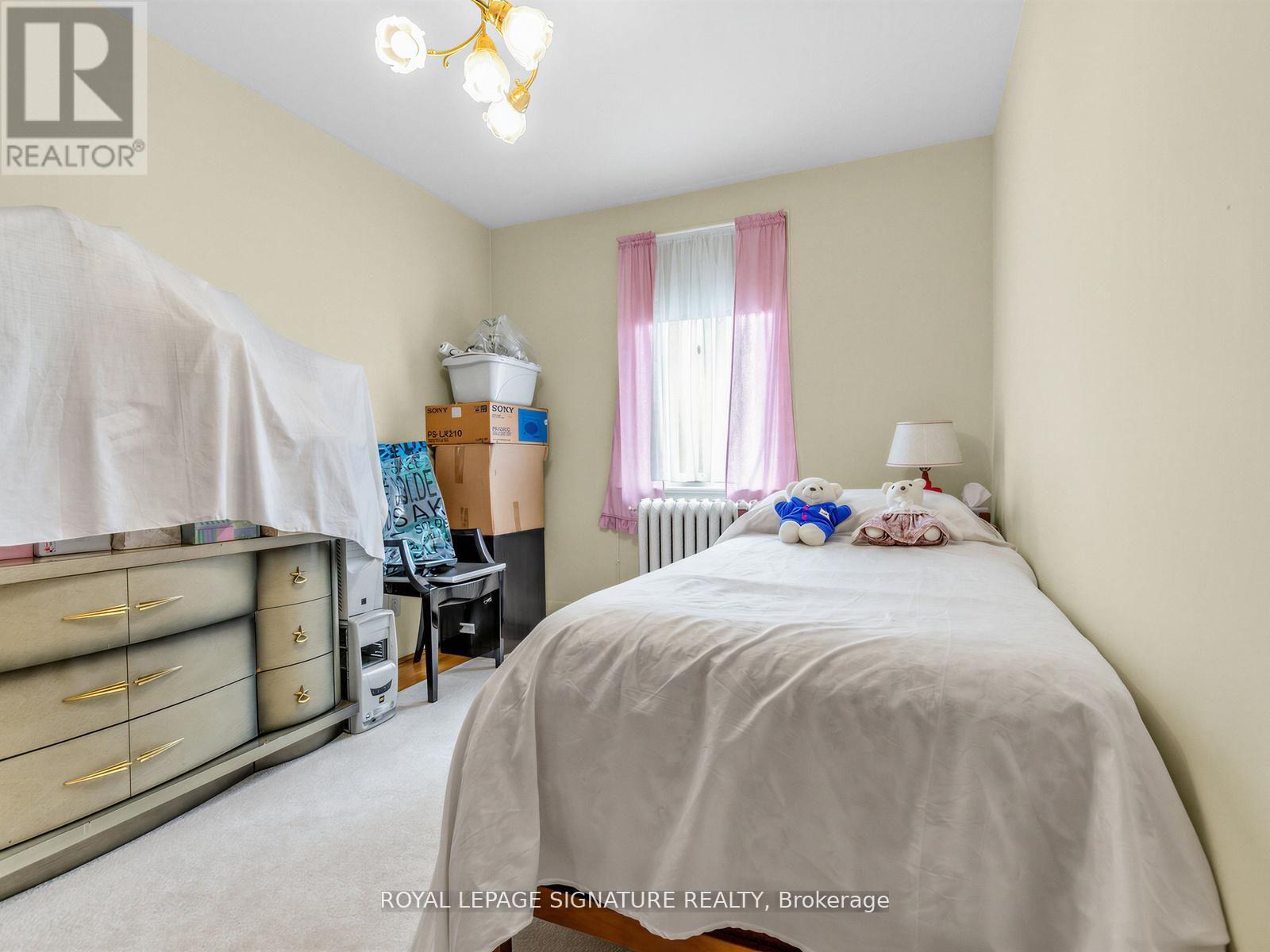 136 CRANBROOKE AVENUE - 25