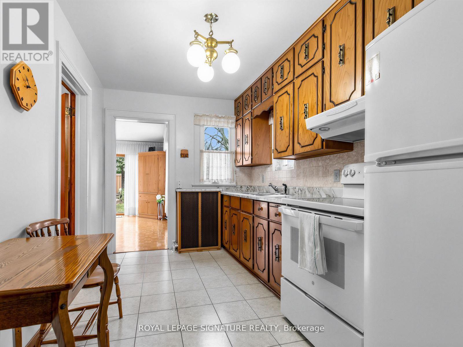 136 CRANBROOKE AVENUE - 7