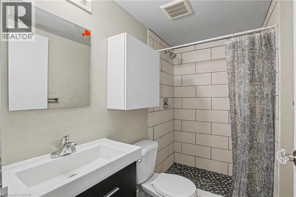#52 63 CONROY Crescent - 18
