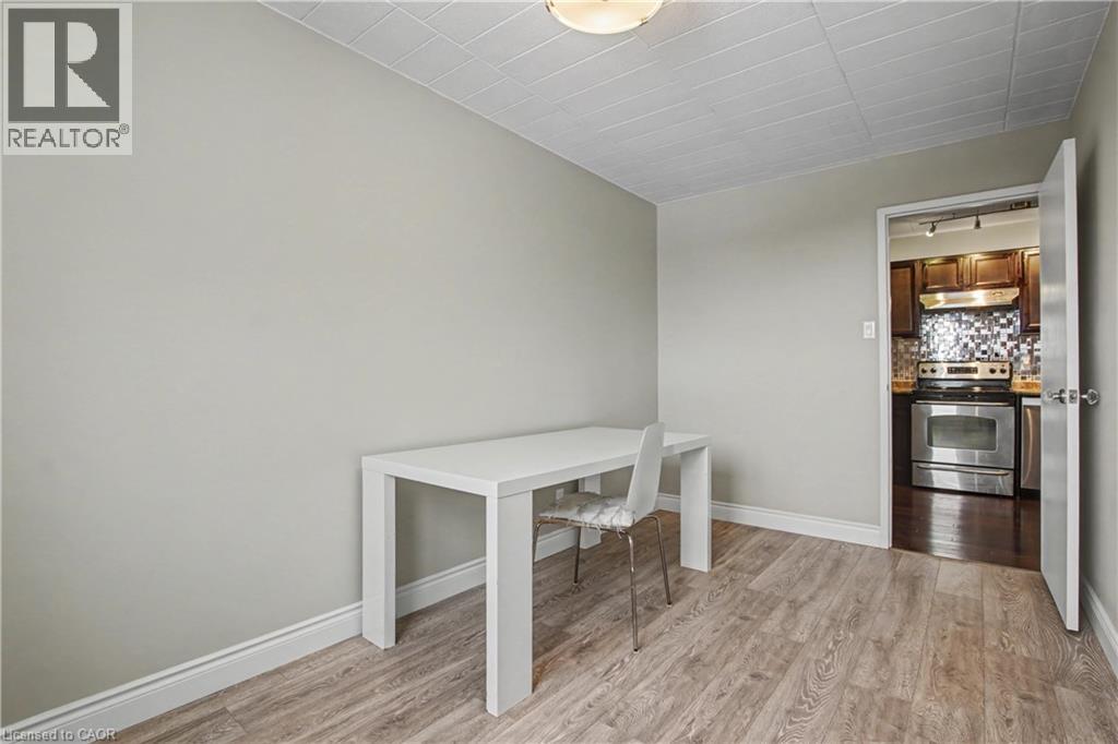 #52 63 CONROY Crescent - 12